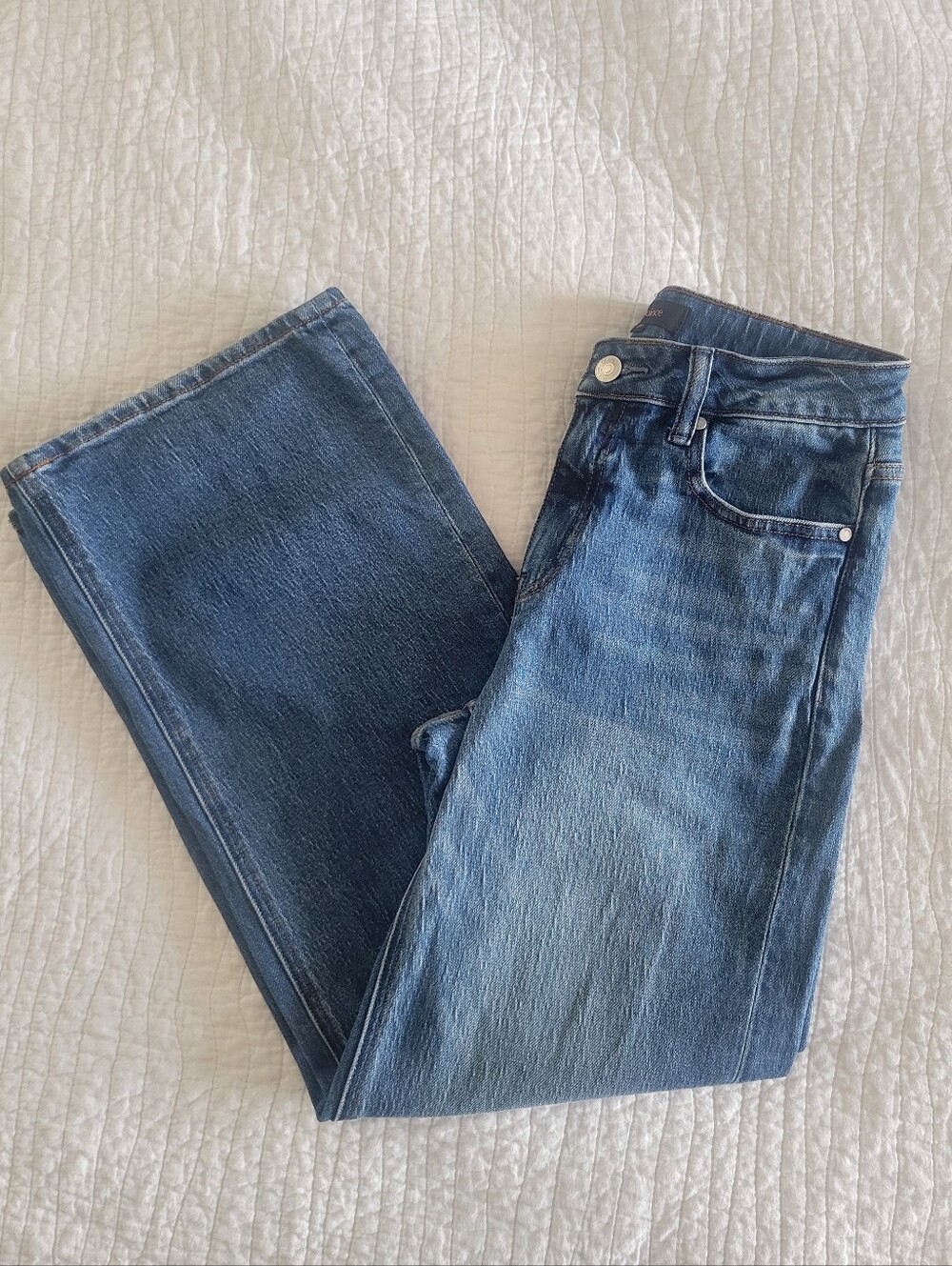 Quince Luna Stretch Relaxed Straight Leg Jeans in Medium Blue Wash - Picture 2 of 4